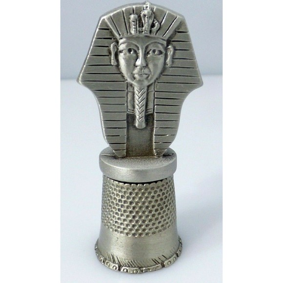 King Tut Thimble Pewter Tone Metal Signed Fort USA Collectible Sewing Vintage - Picture 1 of 11